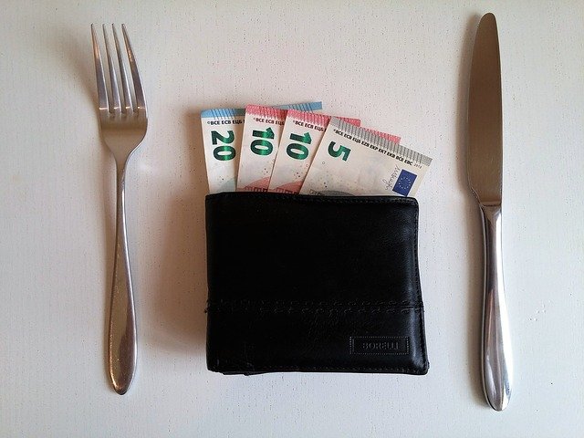 tip while dining