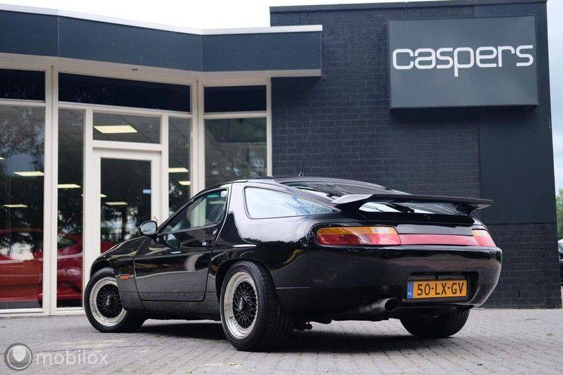 Porsche 928 5.0 S4 Coupé | BBS | Black on Black afbeelding 3