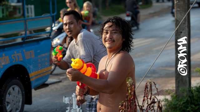 Fumes - Songkran 2554, Water Festival - photo by ROKMA