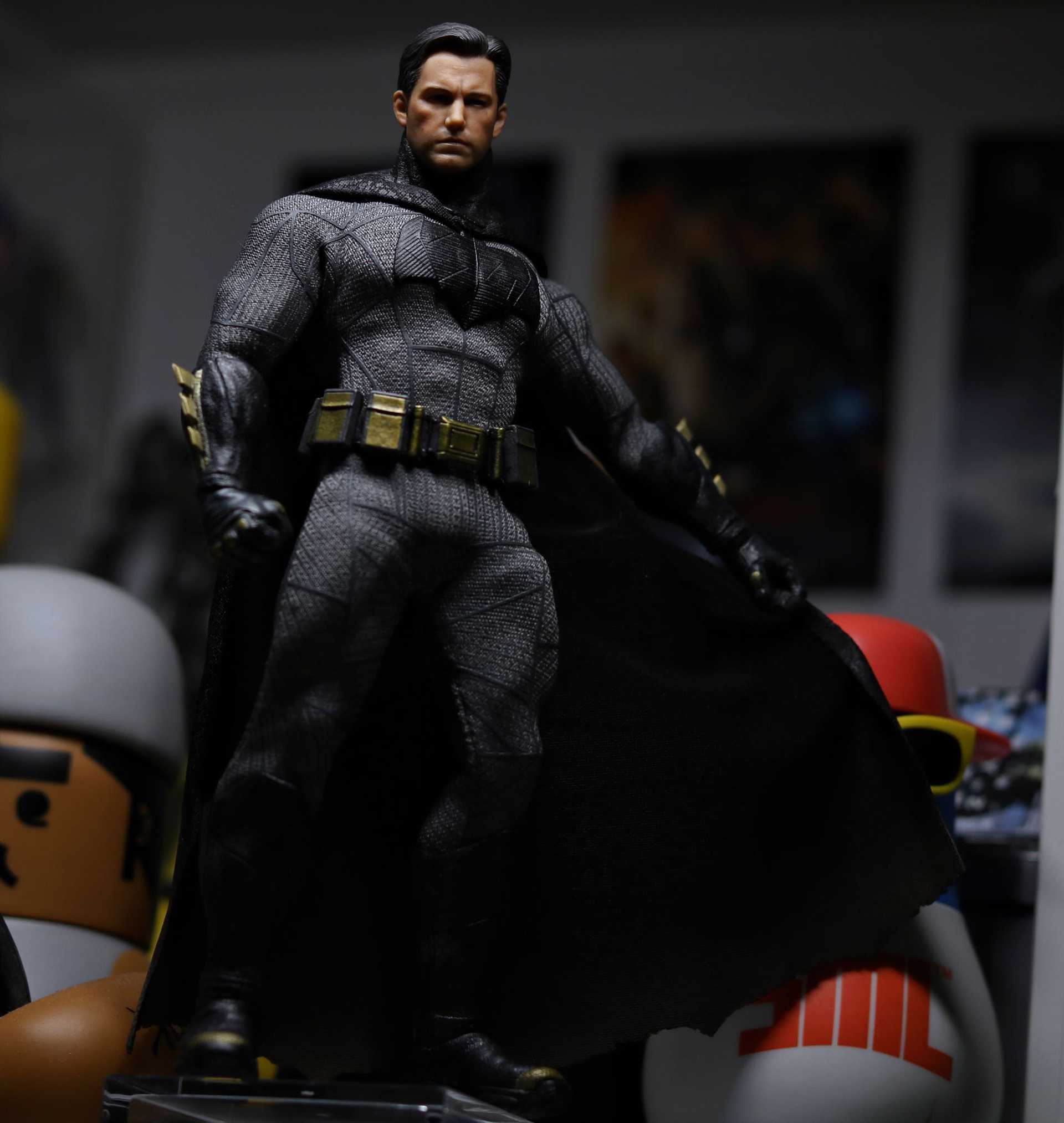 Mezco Toyz Dawn of Justice Batman with Dawn of Eleven Head