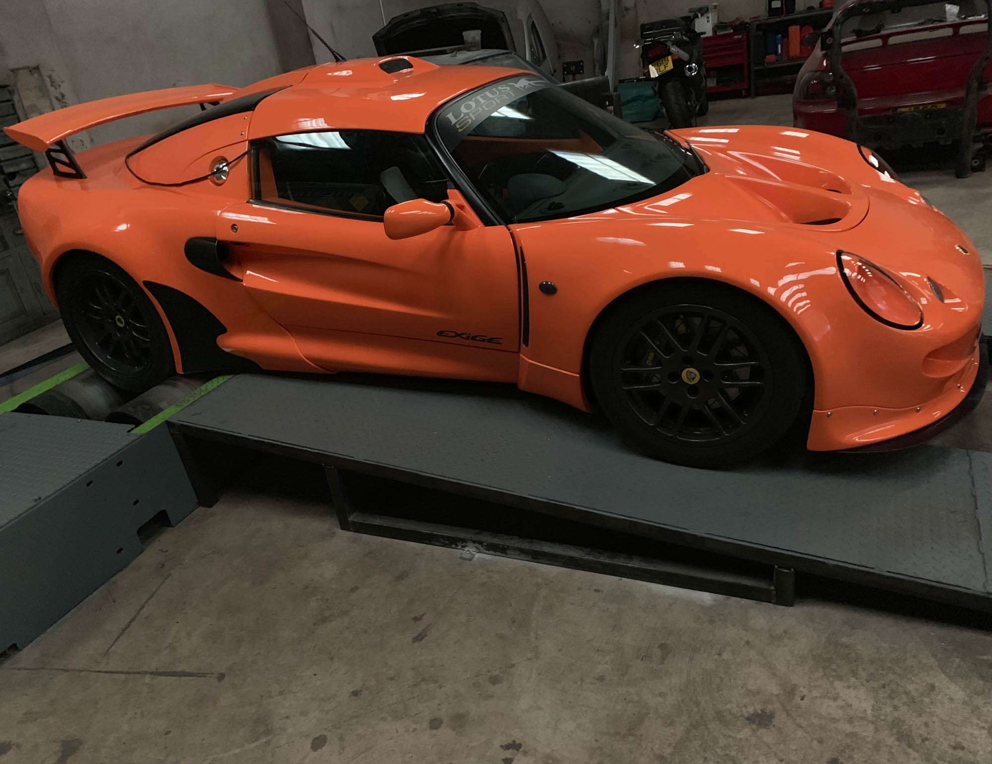 Lotus exige s1 on a rolling road dyno