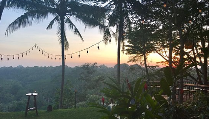 No ocean, but Ubud has beautiful sunsets too!