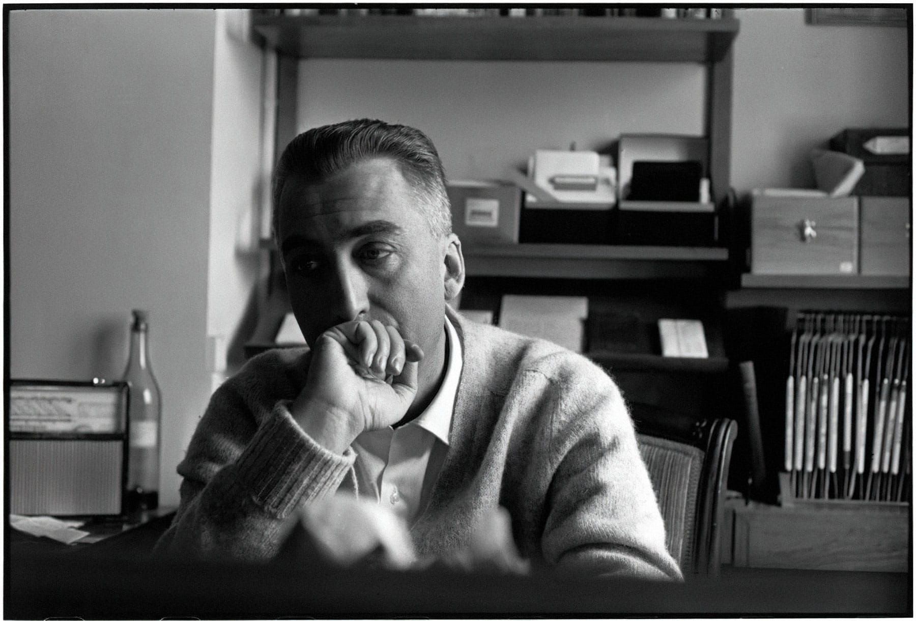 Ролан Барт в 1963 году. Фото: Henri Cartier-Bresson 