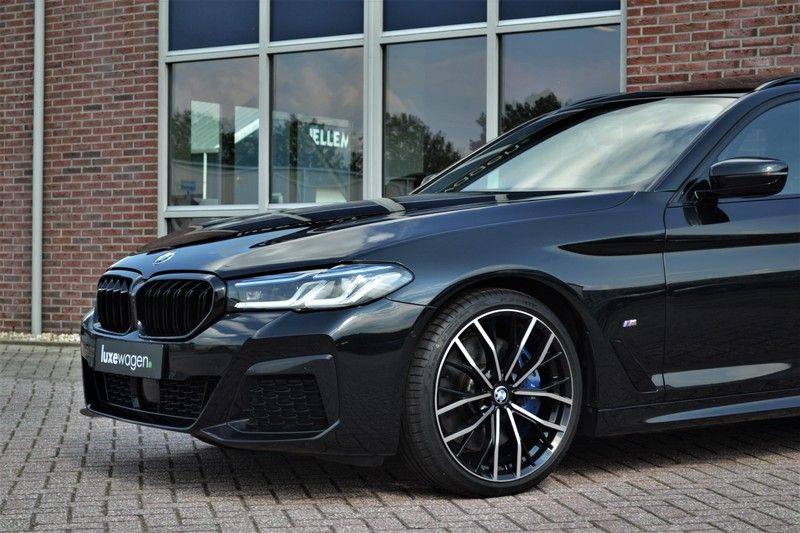 BMW 5 Serie Touring 540i xDrive 333pk M-Sport Pano Laser Comfort LiveCp DA+ HUD 20inch afbeelding 18