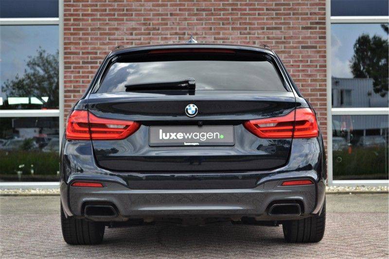 BMW 5 Serie Touring M550d xDrive 400pk Pano Standk ACC 20inch Adp-LED HUD afbeelding 8