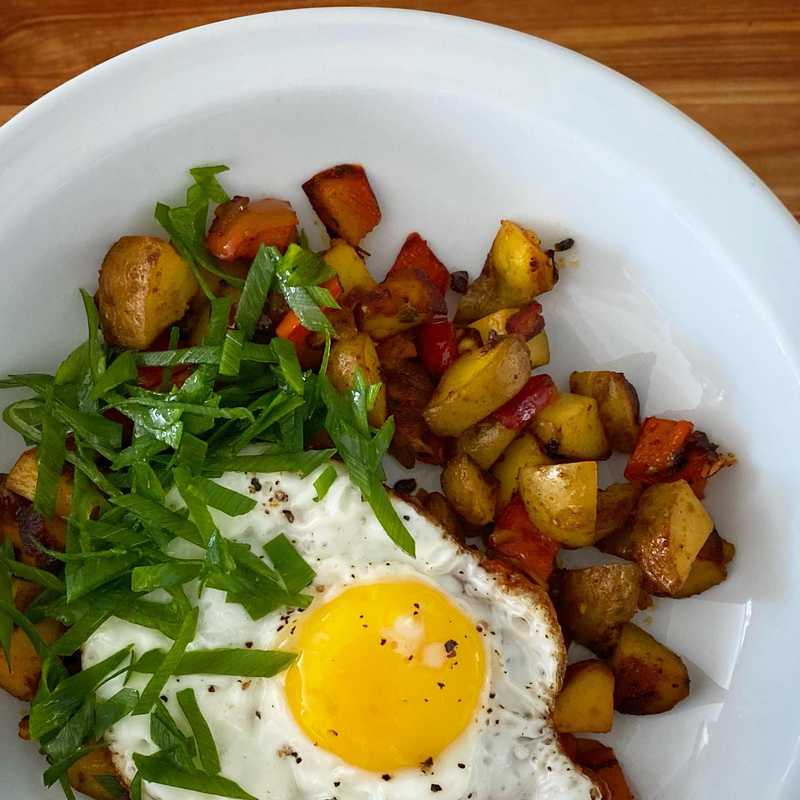 This is a probably just a breakfast account now that the sun sets before I eat dinner.  Breakfast hash featuring potatoes by @fledgingcrowvegetables…