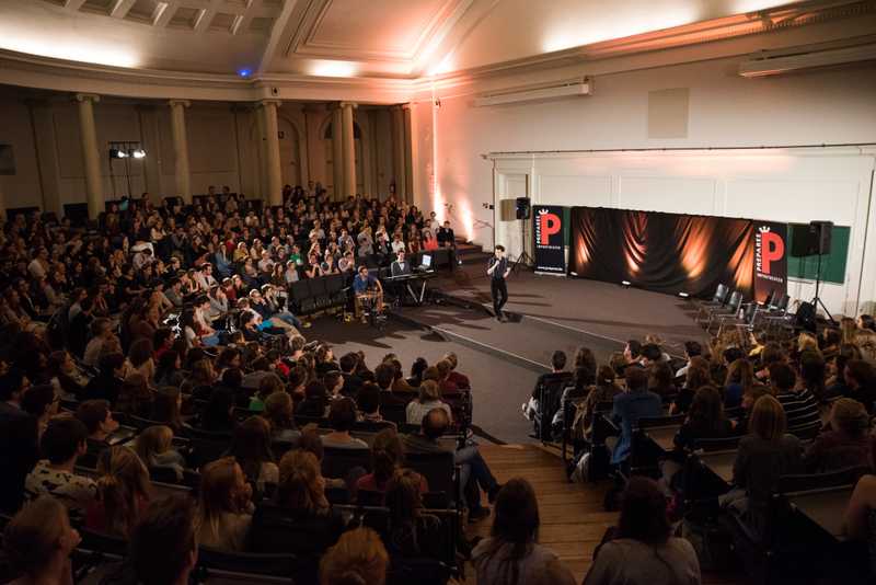 Presenting in the MTC Grote Aula in front of ~450 people Presenting in the MTC Grote Aula in front of ~450 people