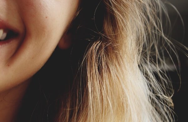 Femme cheveux