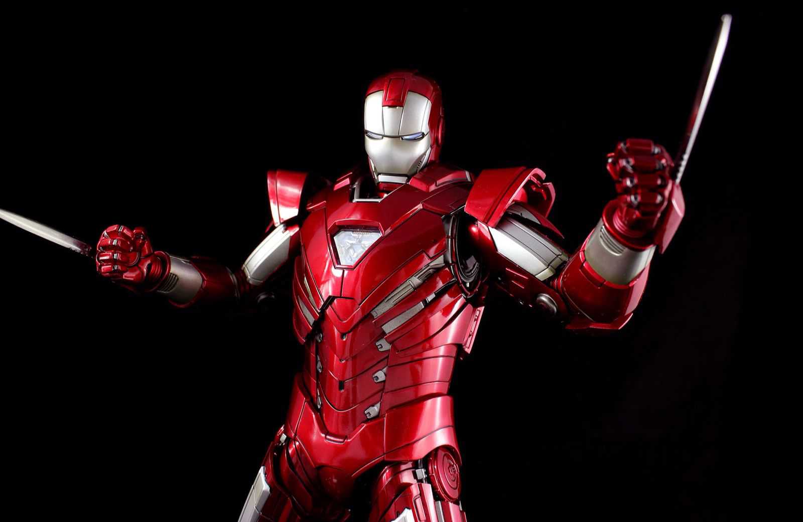 Hot Toys Iron Man MK33 1/6 Figure