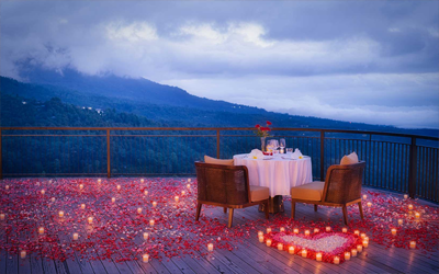 At Elevate you can enjoy a romantic dinner with your partner overlooking the beauty of North Bali.