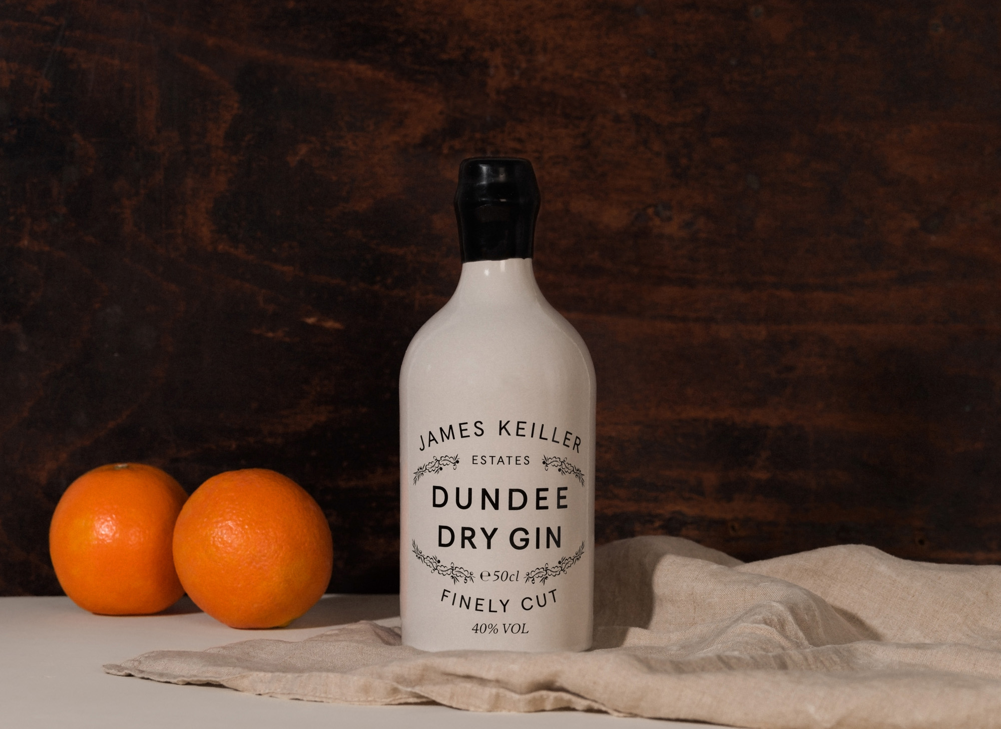 Keillers Dundee Dry Gin bottom with oranges