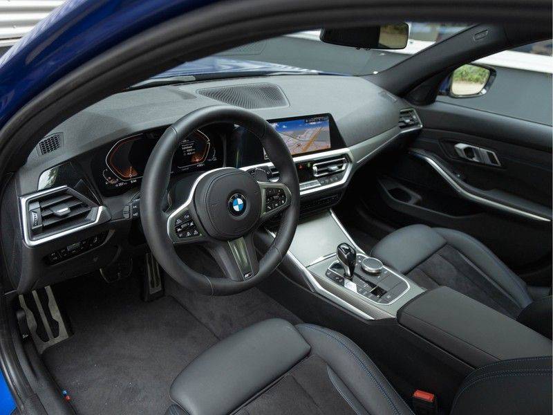 BMW 3 Serie Touring 330i M-Sport - Panorama - Driving Assistant Professional - DAB afbeelding 12