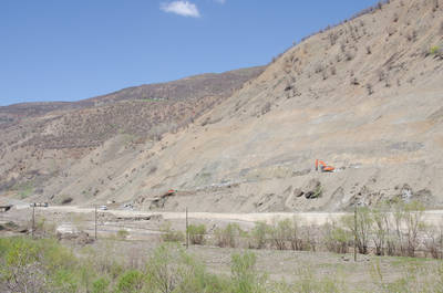 Da wird ein Hang abgetragen