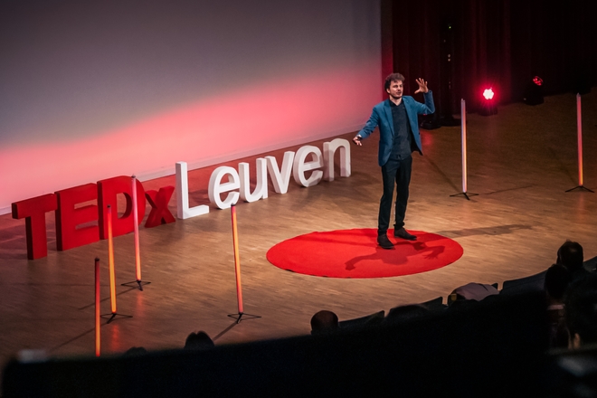Thomas Winters presenting his TEDx talk "The Limit of Technology: Creating a TEDx Talk?" at TEDxLeuven.