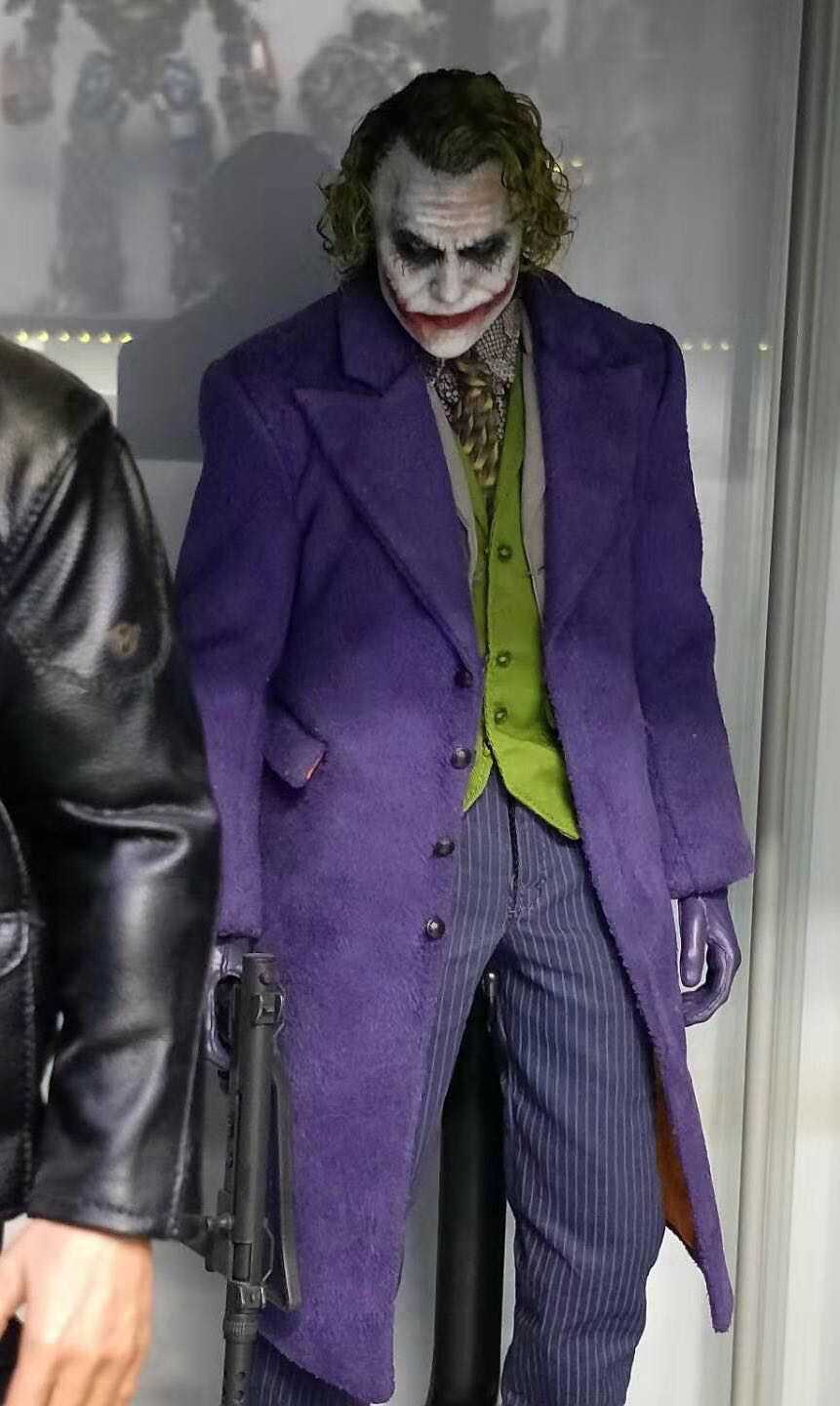 Hot Toys DX11 The Joker Sharing