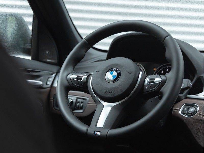 BMW X1 xDrive20i High Executive - M-Sport - Memoryzetel - Trekhaak - Harman Kardon afbeelding 19