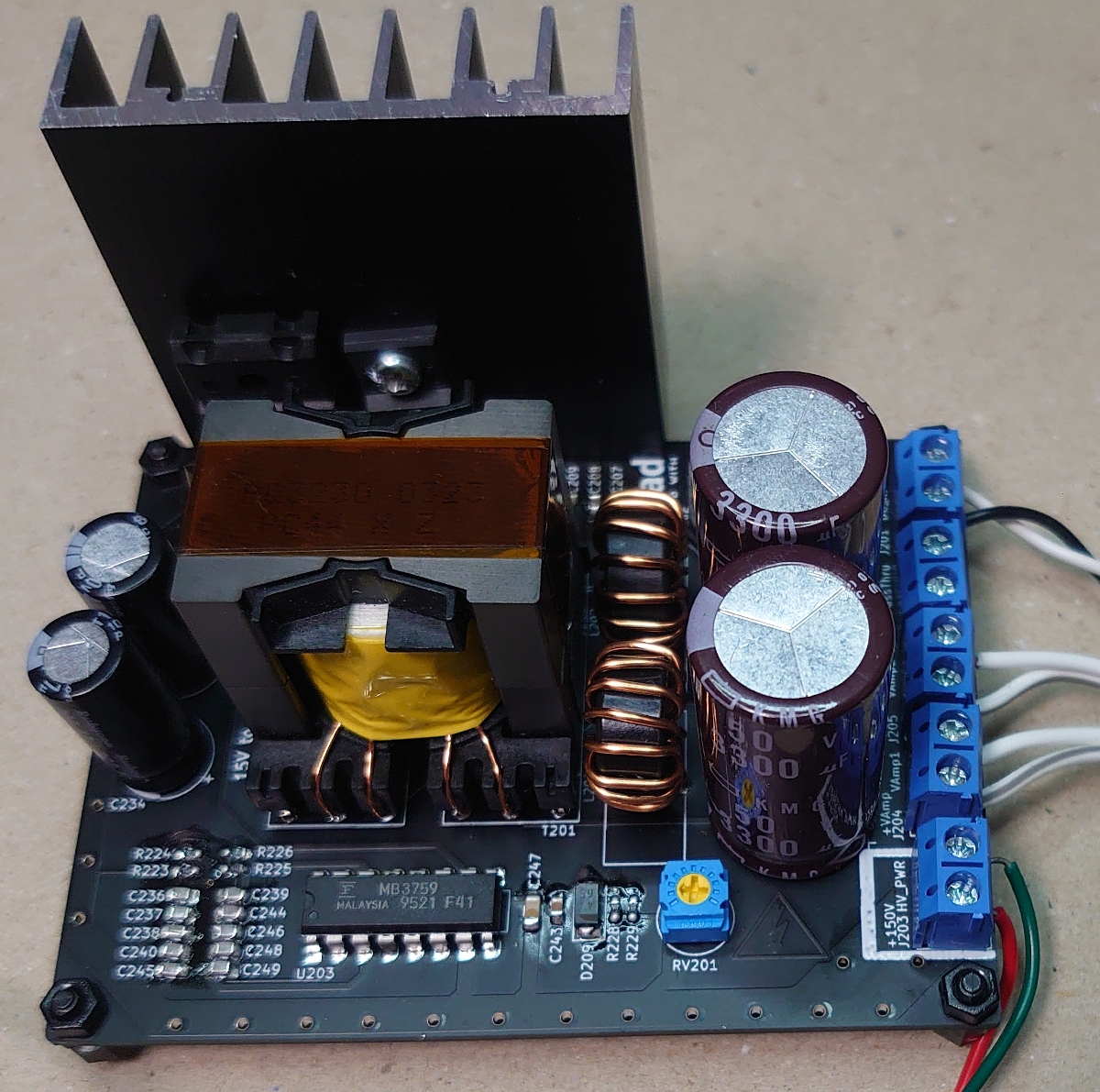 KiCadで設計してJLCPCBに発注した電源回路基板に部品を実装した。 cover image