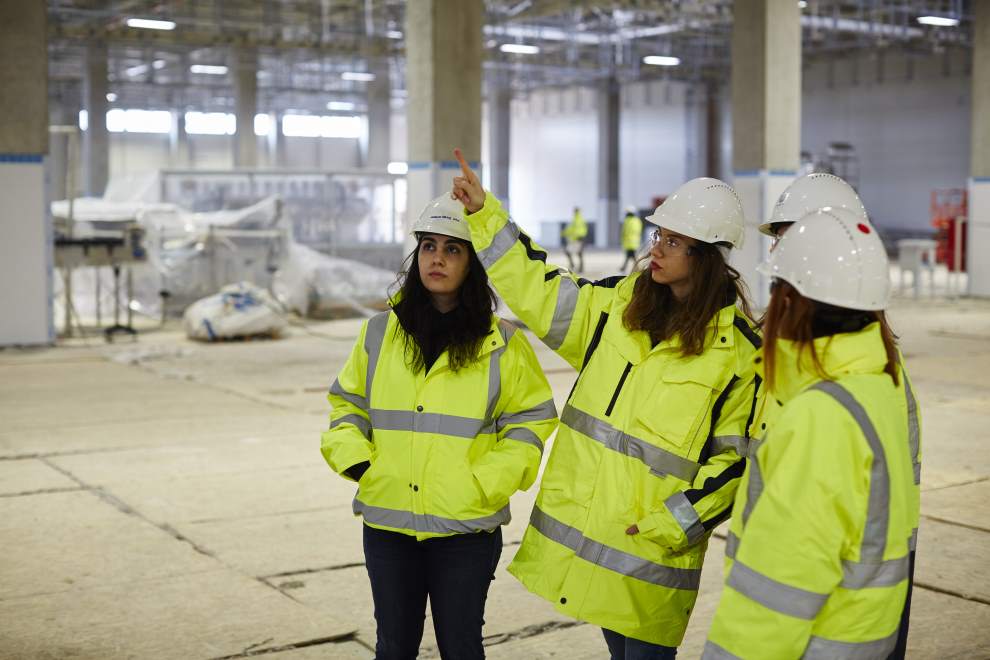 People in hi-viz jackets on a construction site