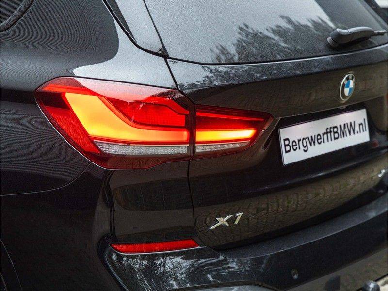 BMW X1 xDrive20i High Executive - M-Sport - Memoryzetel - Trekhaak - Harman Kardon afbeelding 9