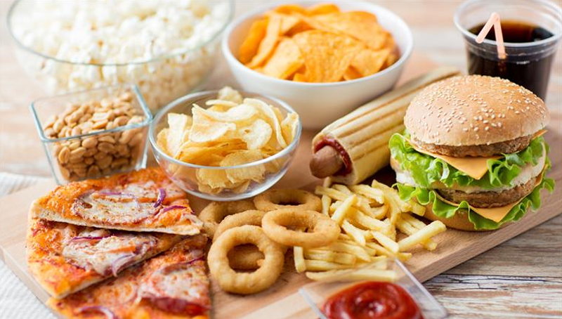 Imagem em destaque para o artigo: Vai comer fora? Dicas para gerar menos lixo no dia a dia