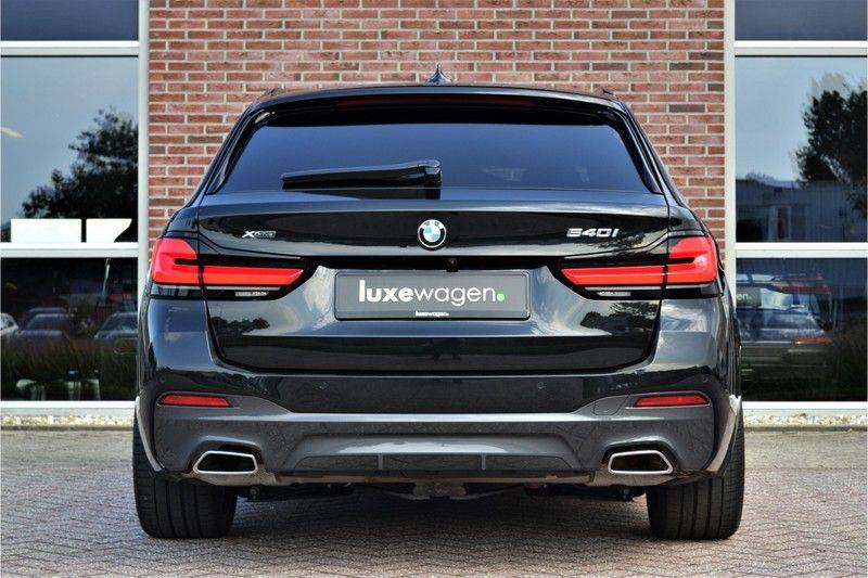 BMW 5 Serie Touring 540i xDrive 333pk M-Sport Pano Laser Comfort LiveCp DA+ HUD 20inch afbeelding 8