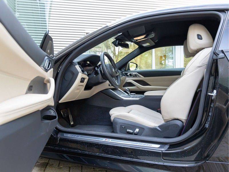 BMW 4 Serie Coupé M440i xDrive - High Executive - M-Remmen - Harman Kardon - Driving Ass Prof afbeelding 19