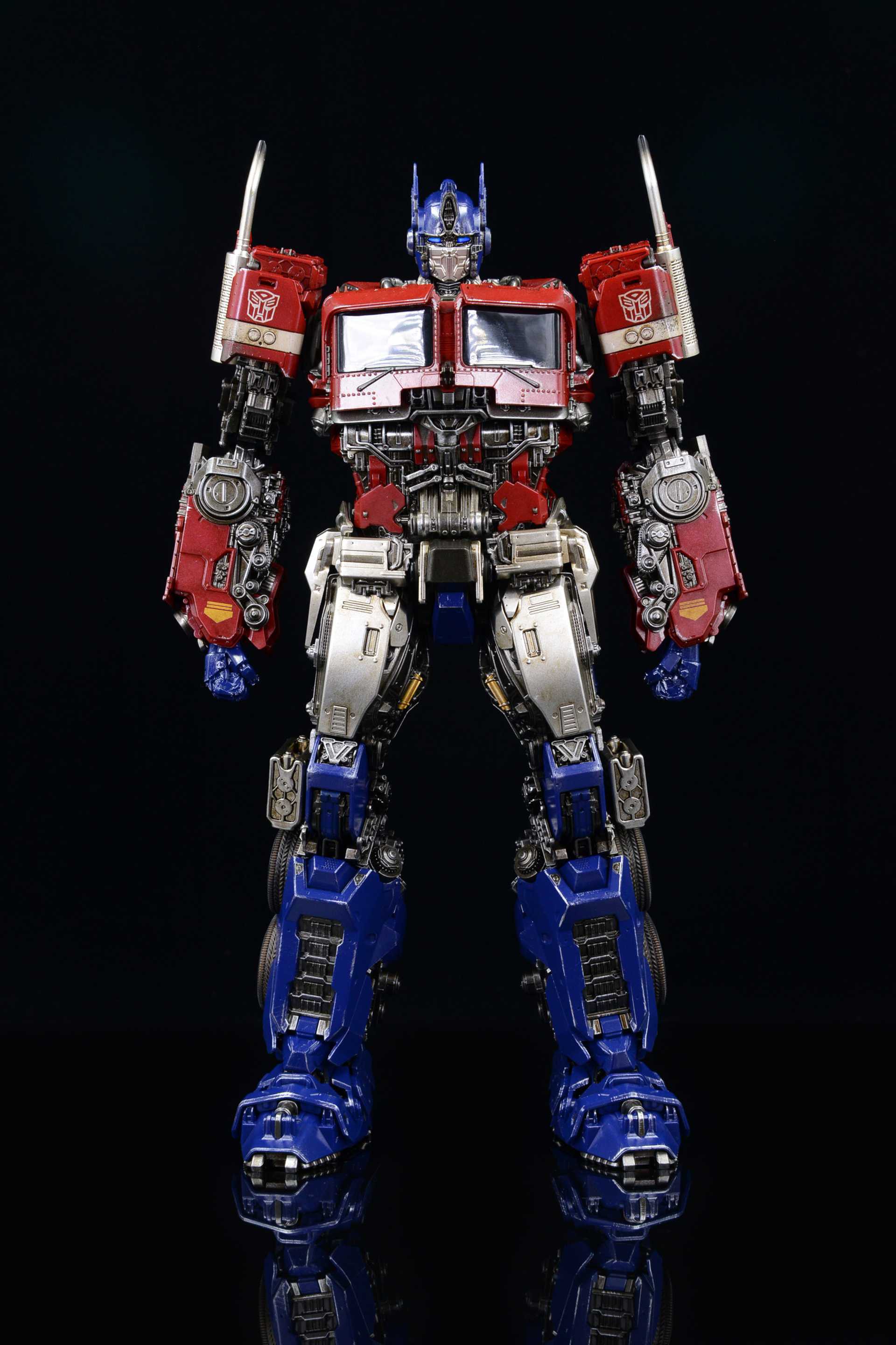 ThreeA Optimus Prime DLX Scale