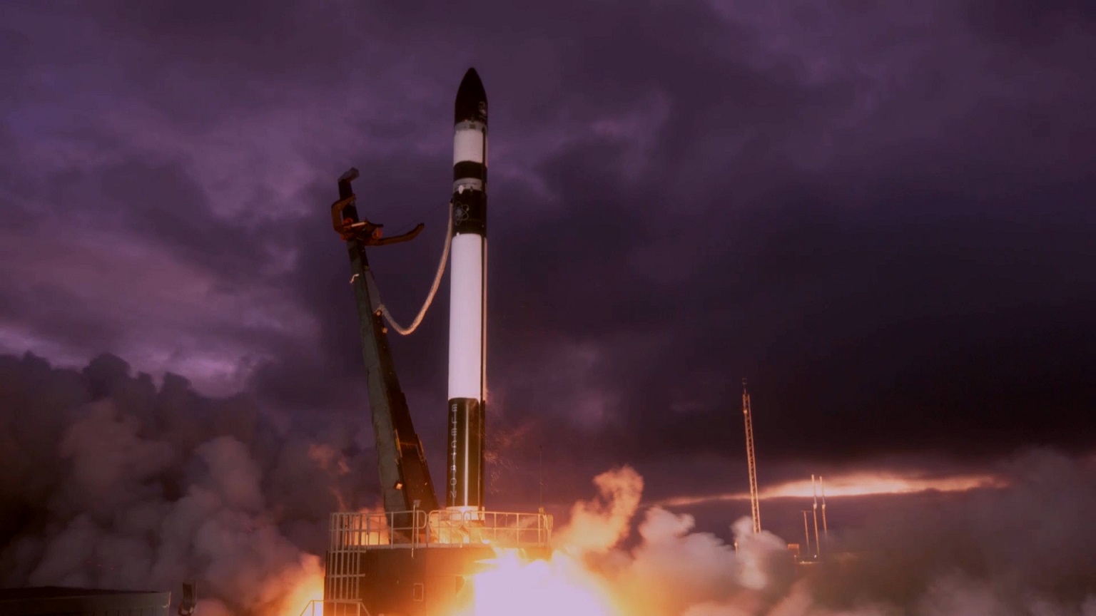 Imaginea 1: Lansarea rachetei Electron Don’t Stop Me Now de pe rampa LC-1, Mahia, Noua Zeelandă (Sursa foto: RocketLab)