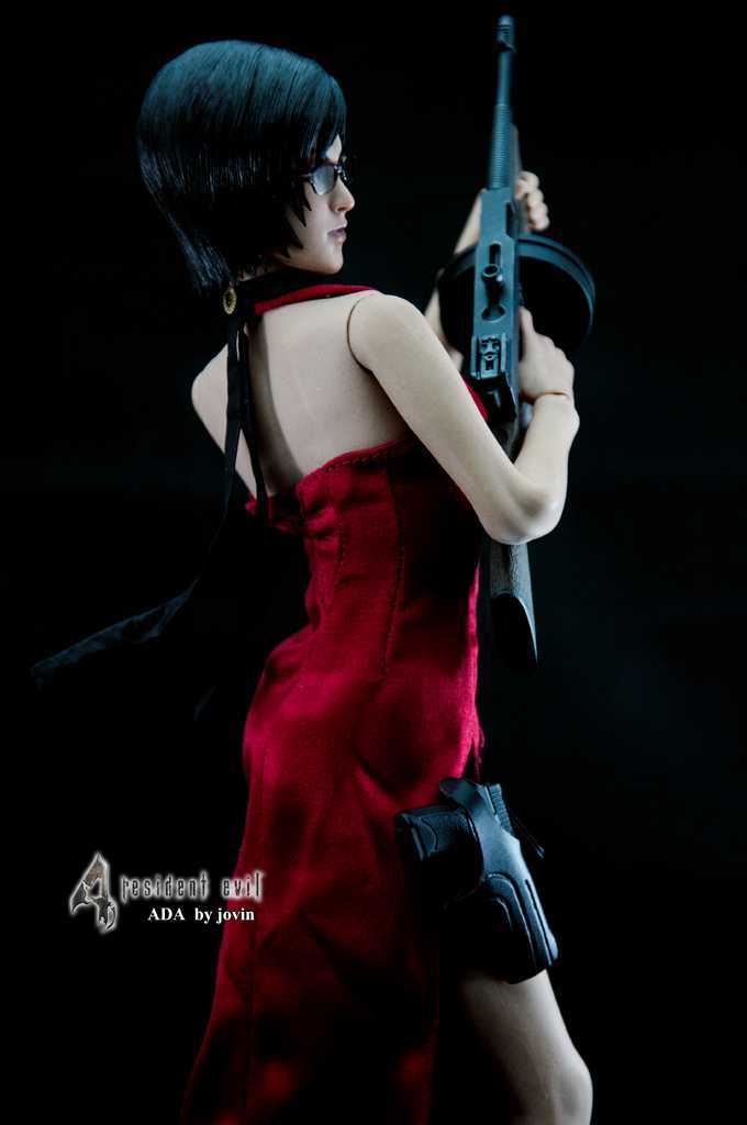 Resident Evil 4 Cosplayer Becomes a Disturbingly Haunted Ada Wong