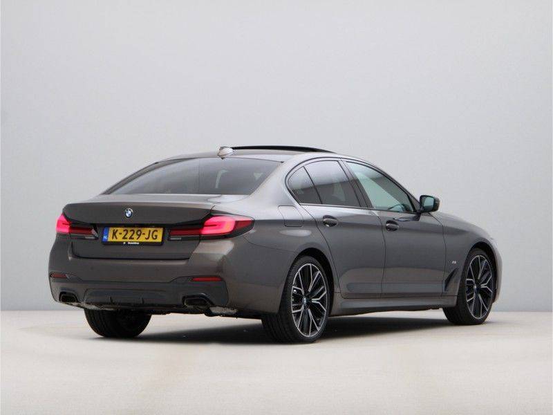 BMW 5 Serie 540i High Exe M-Sport afbeelding 9