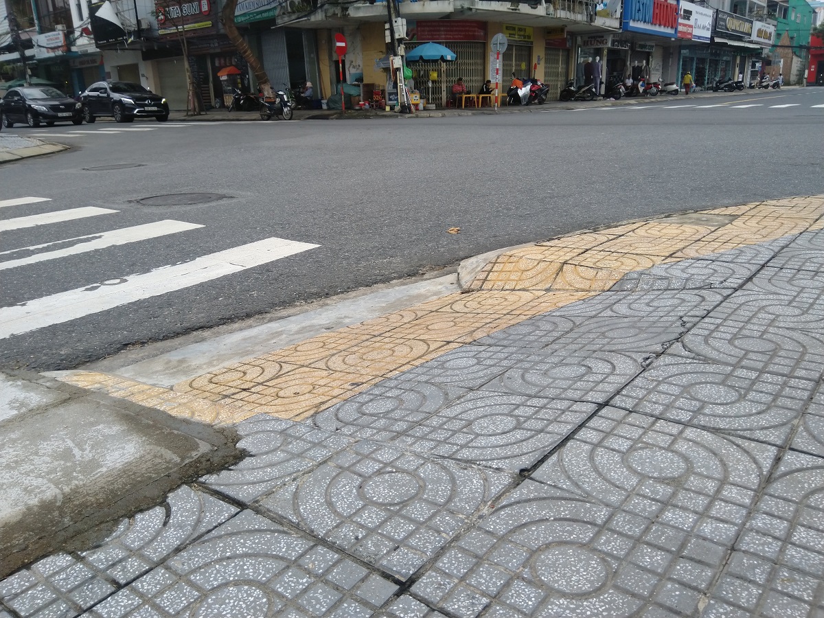 Curb cut tại một con đường khác ở Đà Nẵng