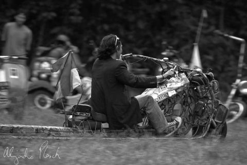 Fumes - Art, Photography, Ideas - 100604 ALEJANDRO PLESCH INDO VESPA 03