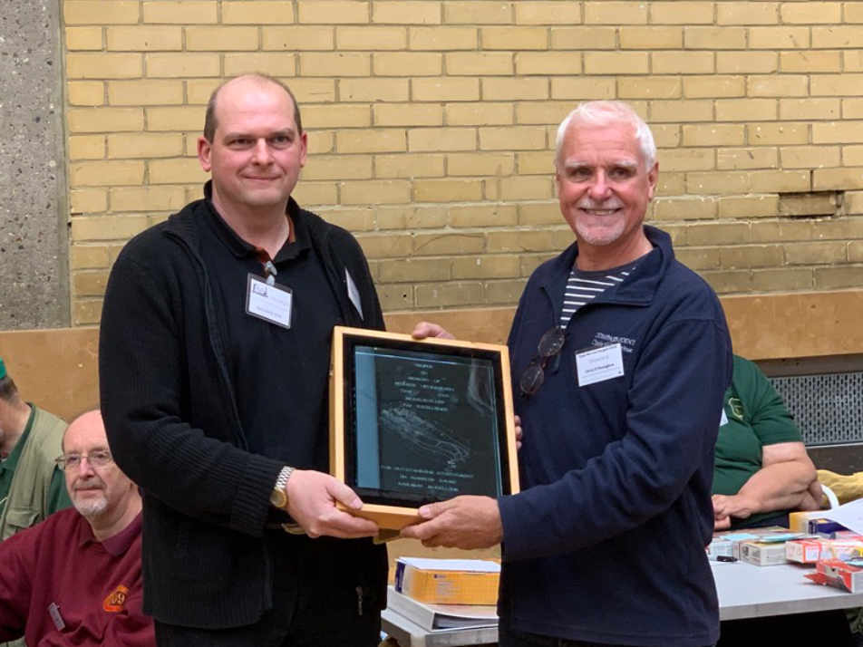 Richard Doe is presented the 2018 Reinier Hendriksen Trophy by Chris O'Donoghue
