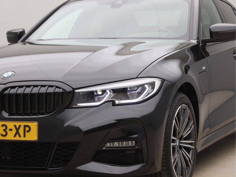 BMW 3 Serie 320e High Exe M-Sport Hybrid afbeelding 21