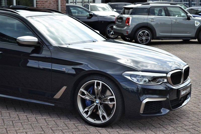 BMW 5 Serie Touring M550d xDrive 400pk Pano Standk ACC 20inch Adp-LED HUD afbeelding 21