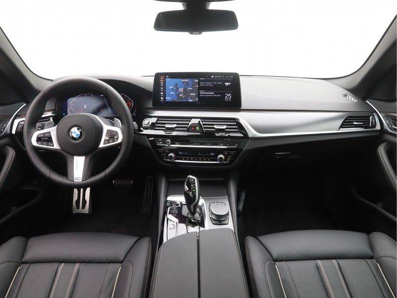 BMW 5 Serie Touring 520i High Executive M-Sport Automaat afbeelding 13