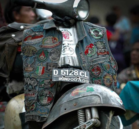 Fumes - Art, Photography, Ideas - 100604 ALEJANDRO PLESCH INDO VESPA 27