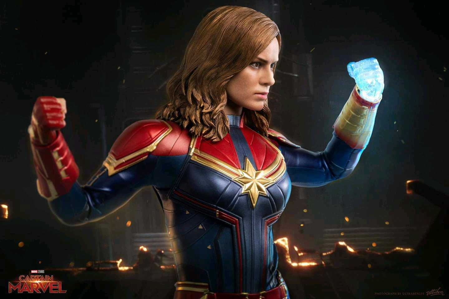 Hot Toys Captain Marvel 1/6 Action Figure | Figround