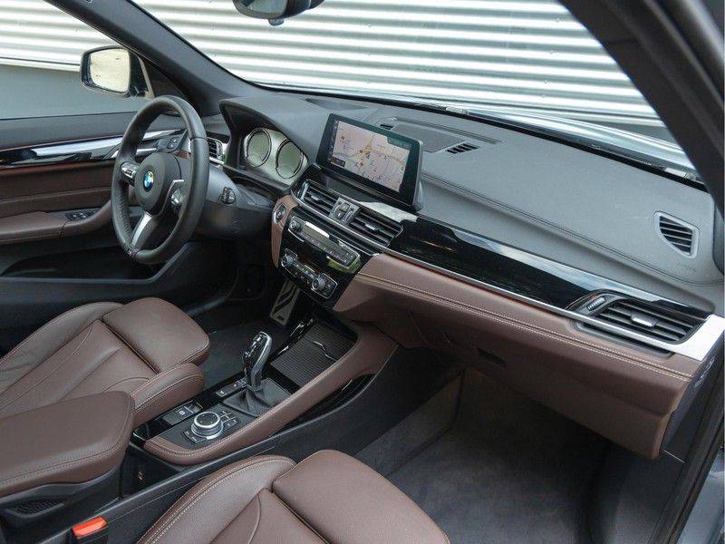 BMW X1 xDrive20i High Executive - Memoryzetel - Panorama - Trekhaak - Harman Kardon afbeelding 14