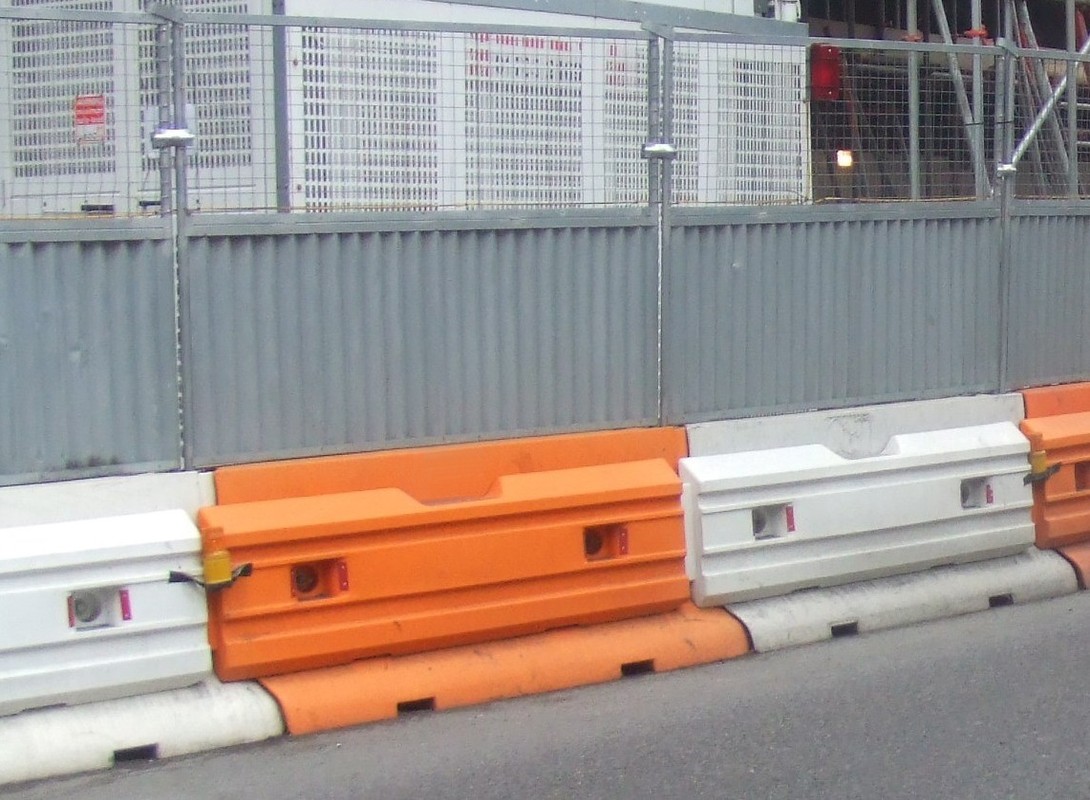 Rhino Restraint Water-Filled Barriers