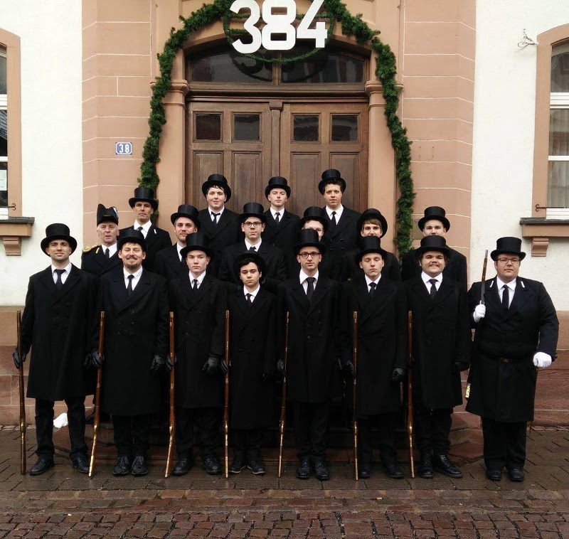 Die Wachmanschaft mit Wachhabendem Rüdiger Schreck und Leutnant Thomas Baumann