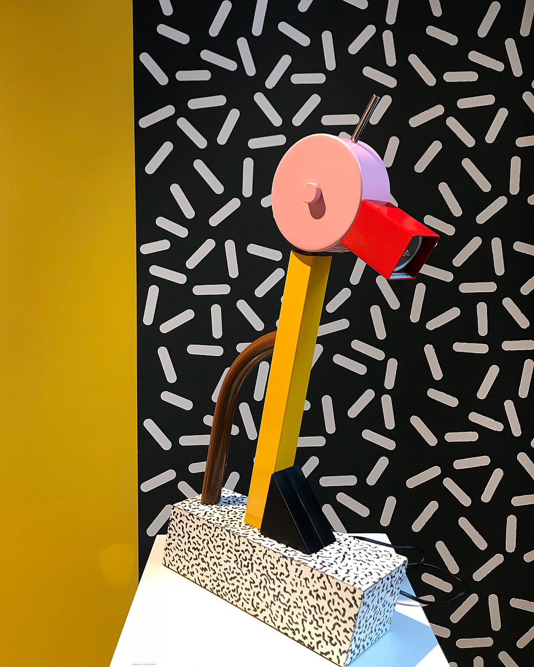 Make Interiors | Друзья, вам точно это тема понравится- кирпичик в интерьере!😅 Голосуем- надоел👎🏻? Или хочу, не могу стенку из кирпича👍🏻 А мы позже расскажем- что это за кирпич был в нашем проекте! Поехали🙌🏻👇🏻
