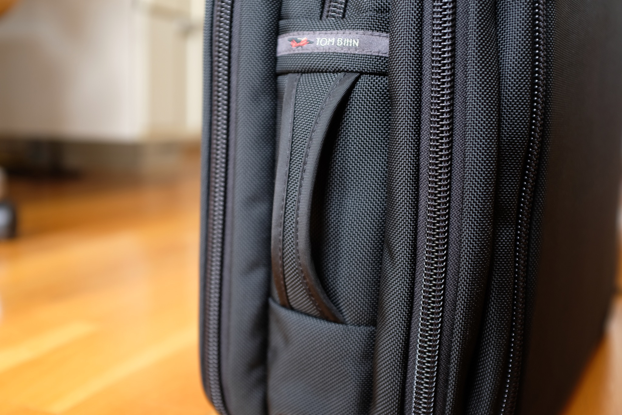 Both side handles makes it easy to pull/put the Tri-Star