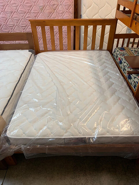 'Classic' bed frame and mattress