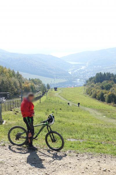Zar Mountain Downhill Bikers