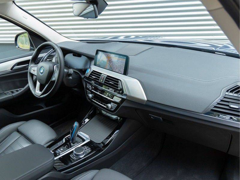 BMW iX3 High Executive - Direct Beschikbaar! afbeelding 16