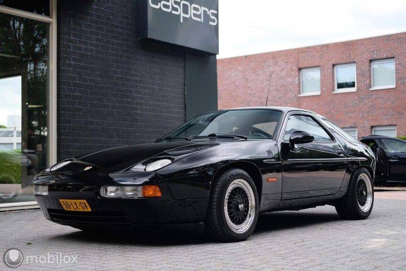 Porsche 928 5.0 S4 Coupé | BBS | Black on Black afbeelding 6