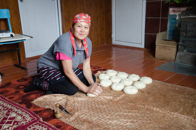 Im Homestay wird Brot gebacken