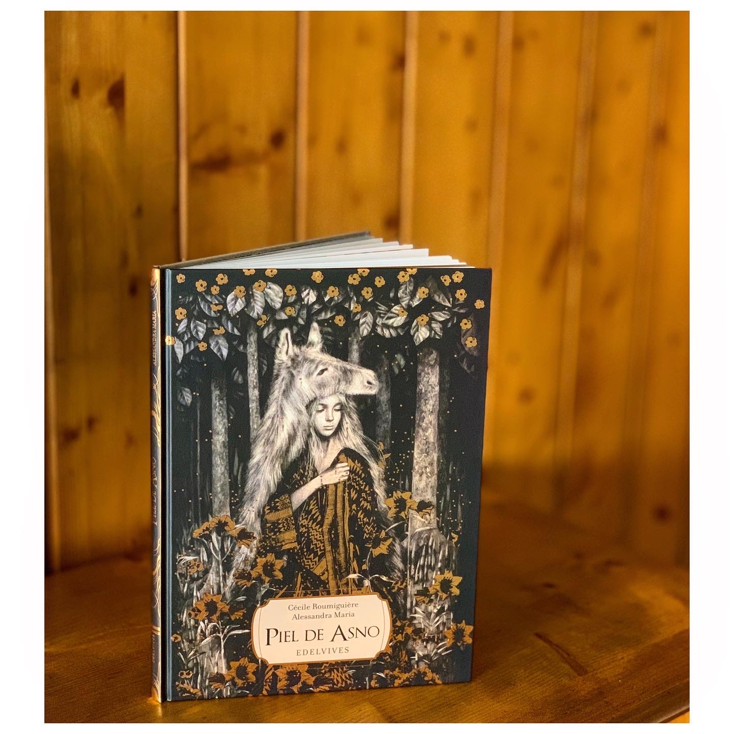 Imagen de Reseña de "Piel de Asno", de Cécile Roumiguière y Alessandra Maria.
