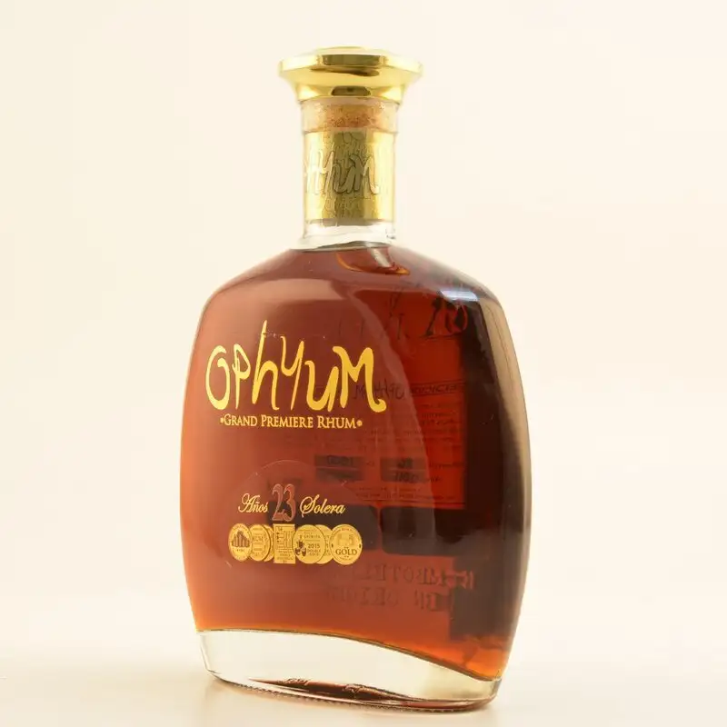 Image of the front of the bottle of the rum Ophyum Años 23 Solera